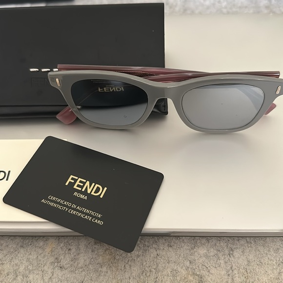 FENDI unisex sunglasses - Picture 3 of 3